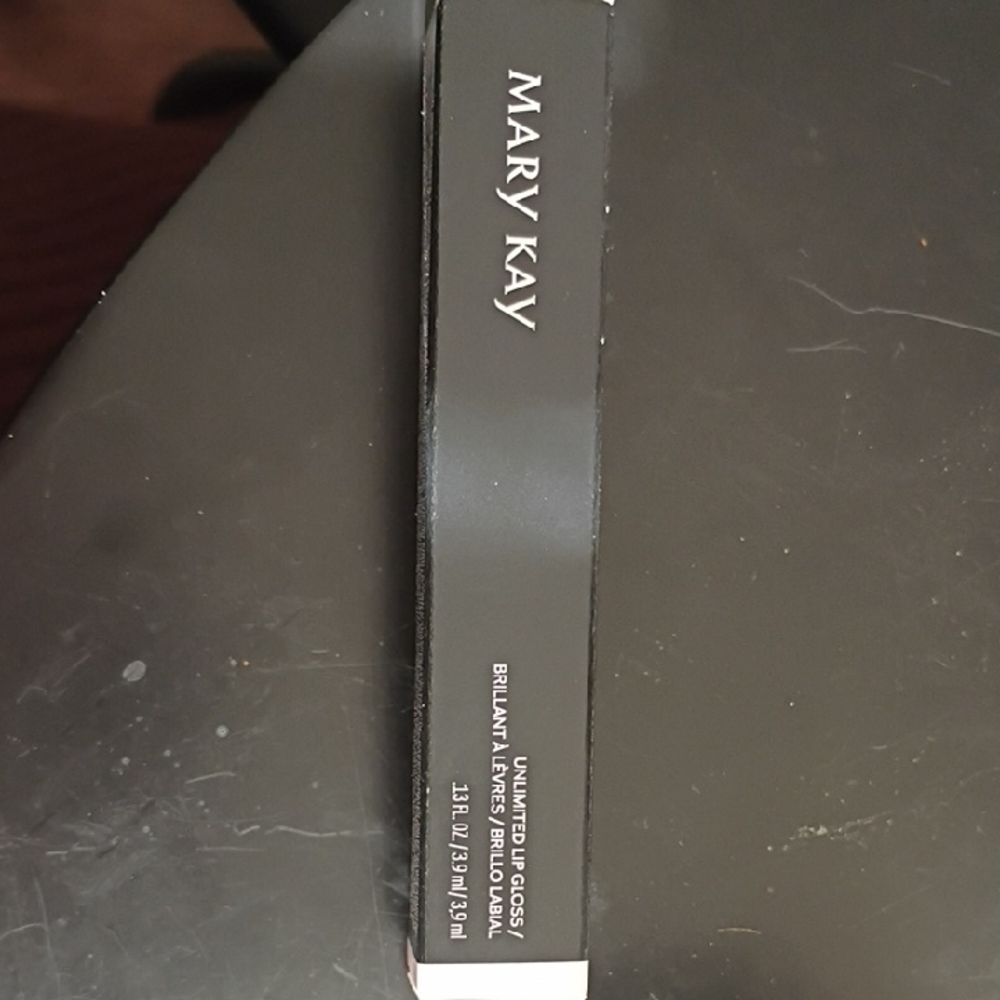 Mary Kay Gloss in Elegant Black Packaging